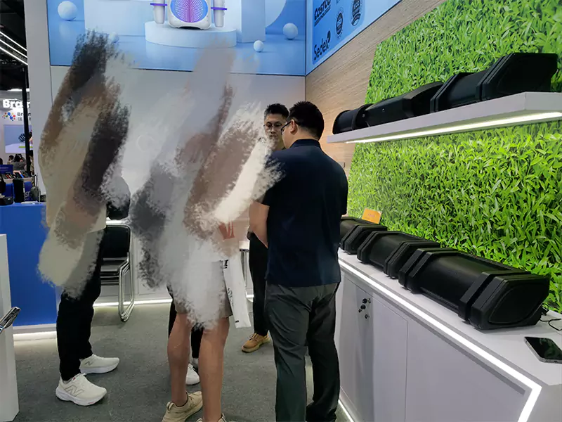 Canton Fair Day 1 Live! Βυθιστική τεχνολογική εμπειρία στο Hall 8.1 J16-17